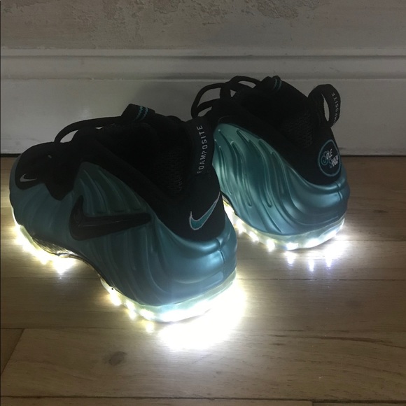 CUSTOM LIGHT UP NIKE AIR FOAMPOSITE PRO by SOLE SWAP - Picture 1 of 8